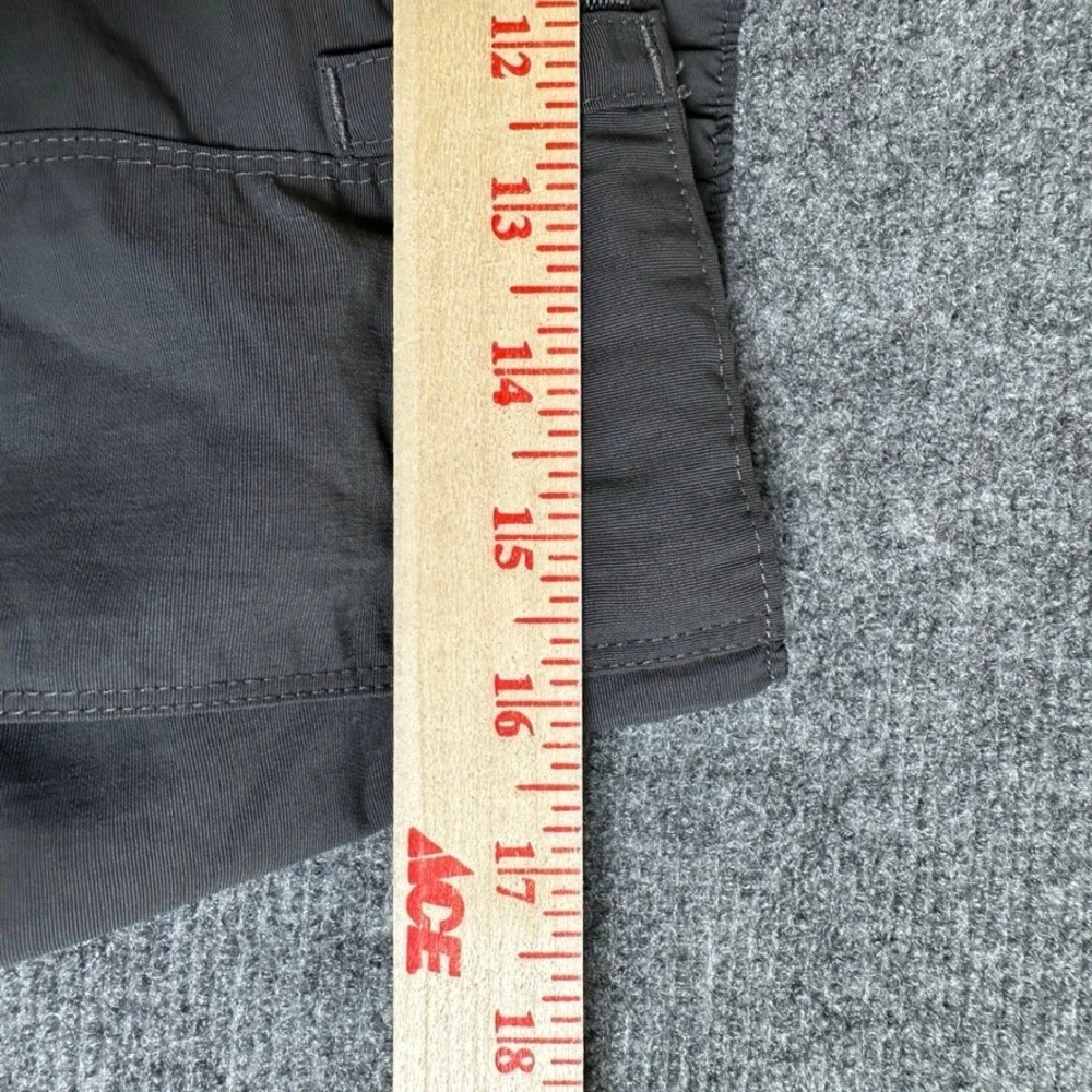 The North Face Mens Class V Belted Shorts Asphalt Grey Nylon Hiking Medium